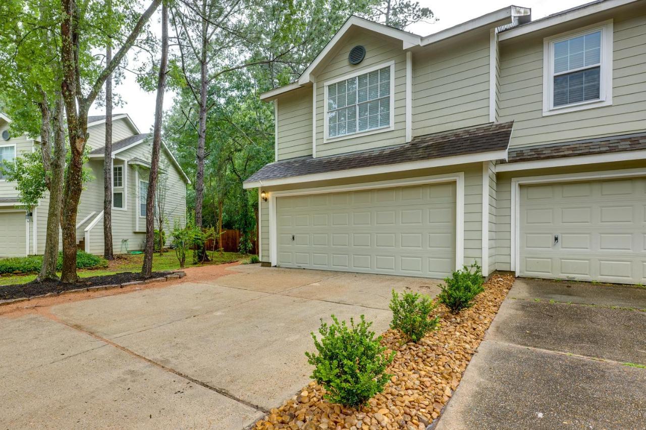 Modern Woodlands Townhome With Spacious Yard And Patio The Woodlands Εξωτερικό φωτογραφία